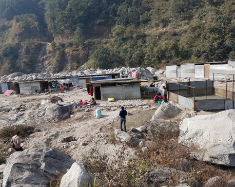 In despair, quake victims living on flood-prone riverbank
