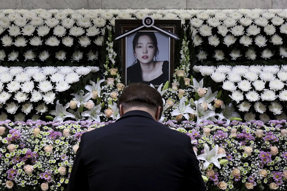 Singer Goo Hara’s death shines light on dark side of K-pop