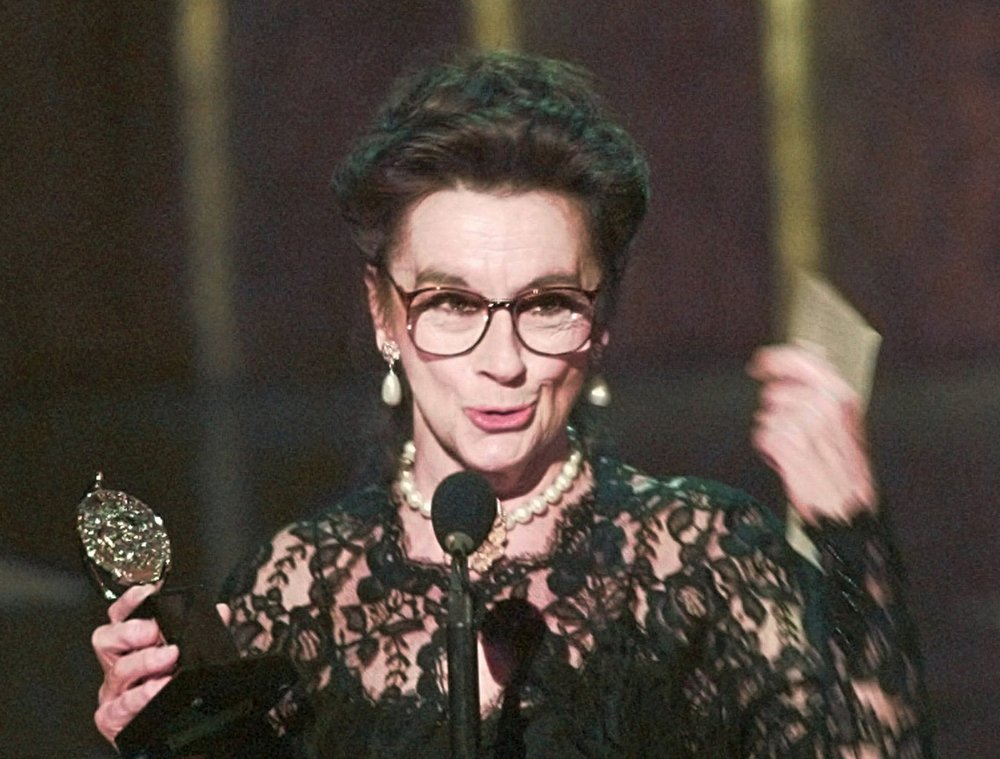 Actress Zoe Caldwell, Tony winner for ‘Medea,’ dies at 86
