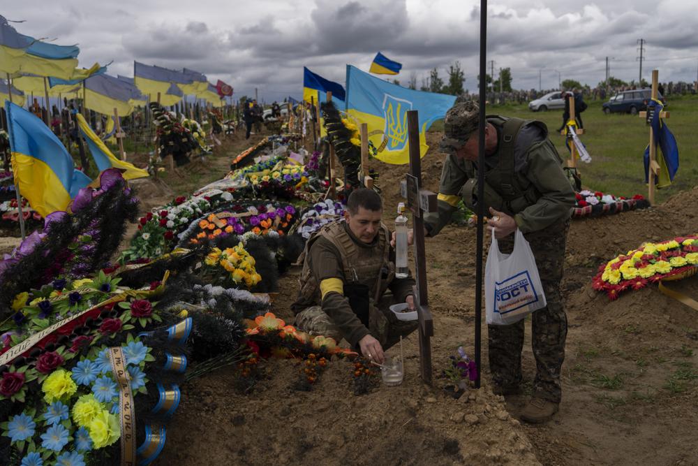 Russia presses Donbas attacks as Polish leader praises Kyiv