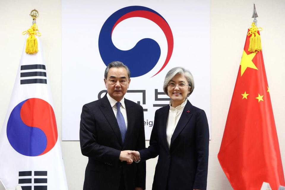 Top diplomat in China's government visits South Korea after four-year gap to mend ties