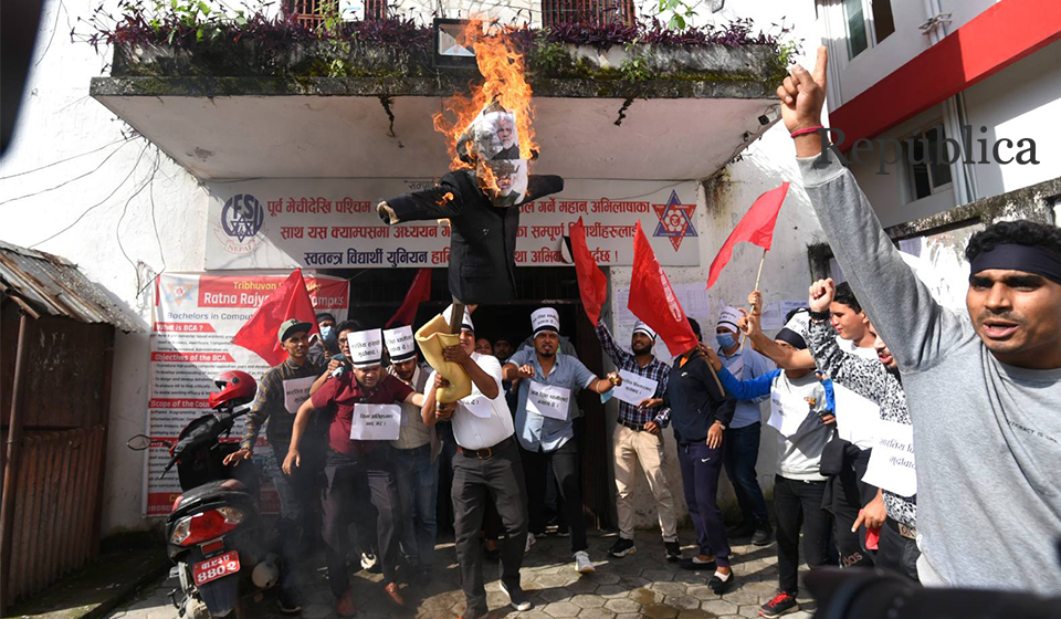 Madhav Nepal’s CPN (Unified Center)’s student union burns effigy of Indian PM Modi
