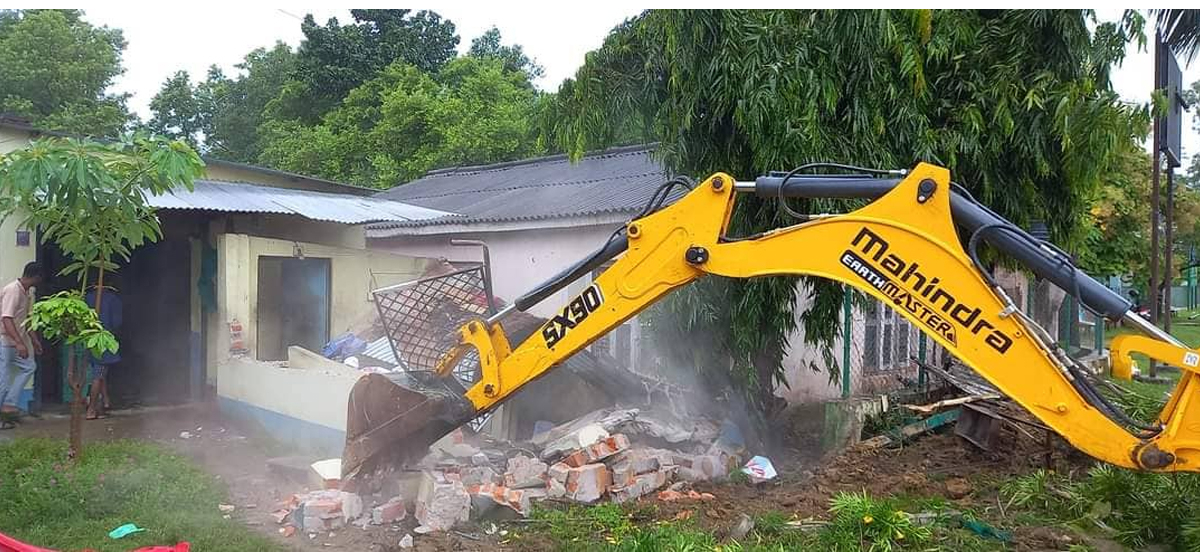Local residents obstruct demolition of illegal structures built by encroaching upon public land in Kohalpur