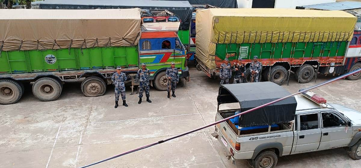 Two trucks with 840 sacks of illegal sugar taken under control