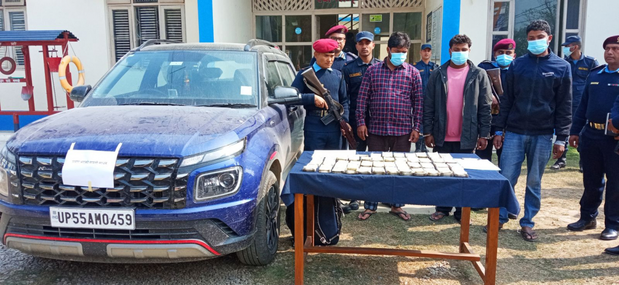 Three arrested with illegal INR 2.1 million