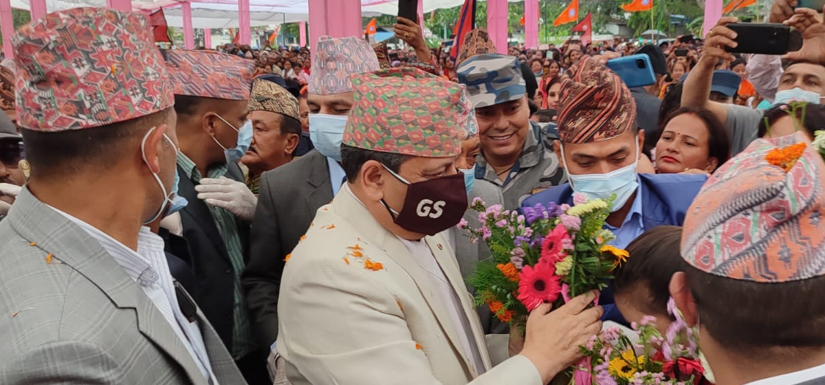 Thousands gather to greet former King Gyanendra in Nepalgunj (with video)
