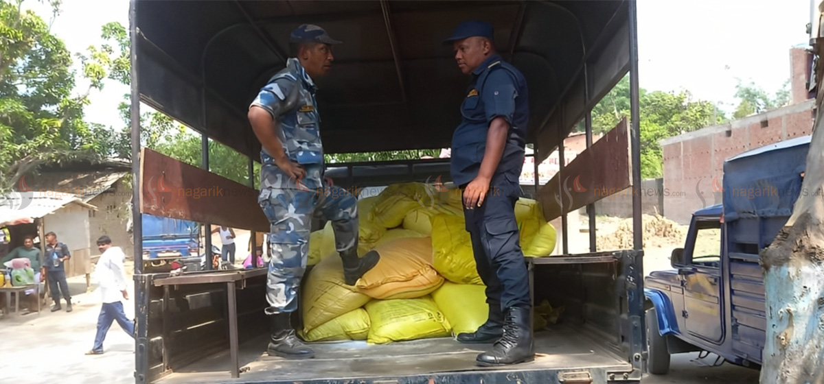 Gaur customs chief hands over seized fertilizers to smugglers
