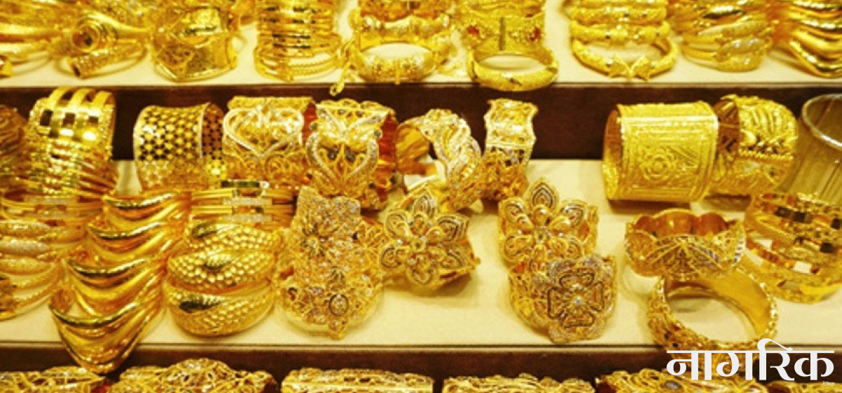 Gold price decreases by Rs 1,100 per tola