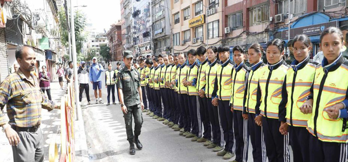 Locals protest over footpath expansion in New Road, police deployed (With Photos)