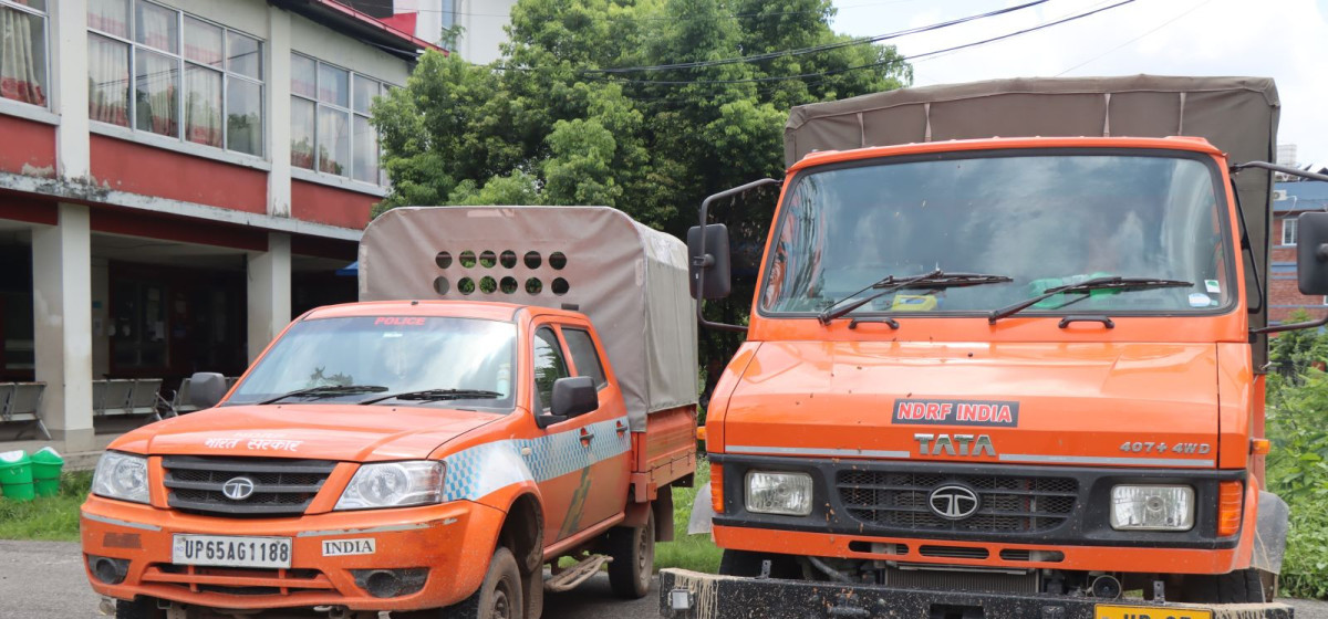 Indian team arrives in Chitwan to search for missing buses and passengers in Trishuli river