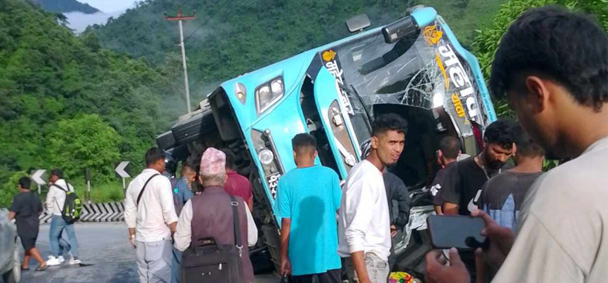 Passenger bus en route to Kathmandu from Kanchanpur meets with accident, 15 injured