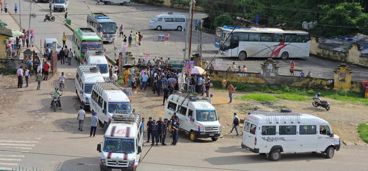 Samyukta Yatayat stages roadblock in front of Surkhet Bus Park due to police restrictions