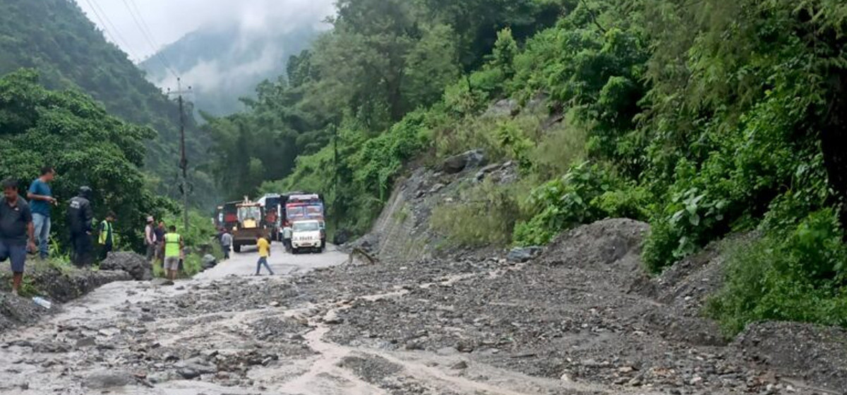 Landslide obstructs vehicular movement along Prithvi Highway