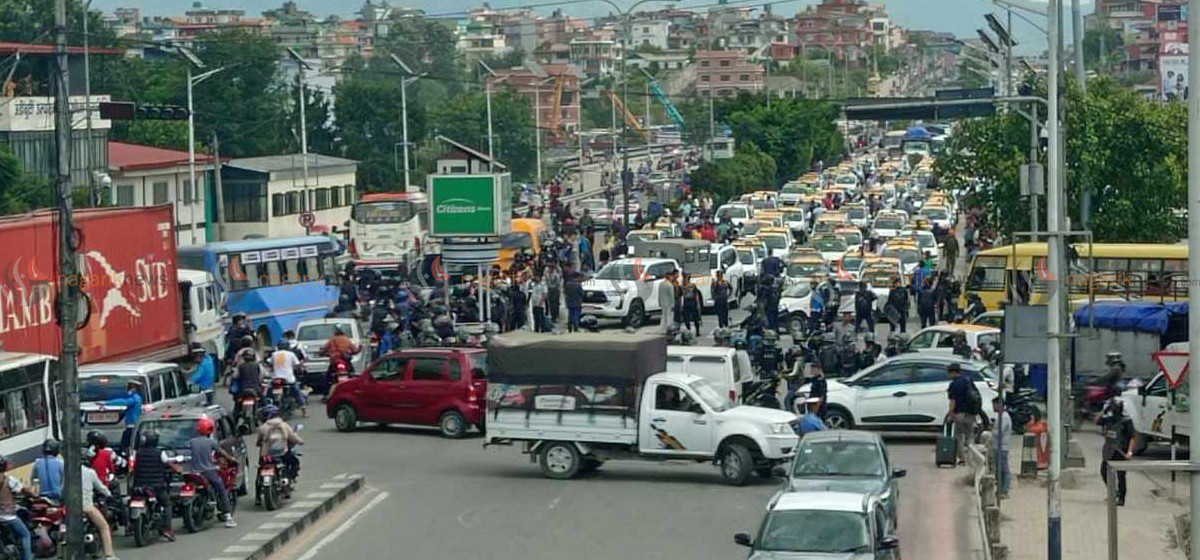 Taxi owners stage protest in Jadibuti against ride-sharing apps