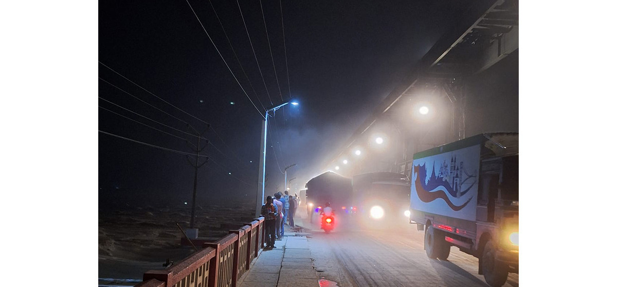 Vehicular traffic resumes through Koshi barrage bridge