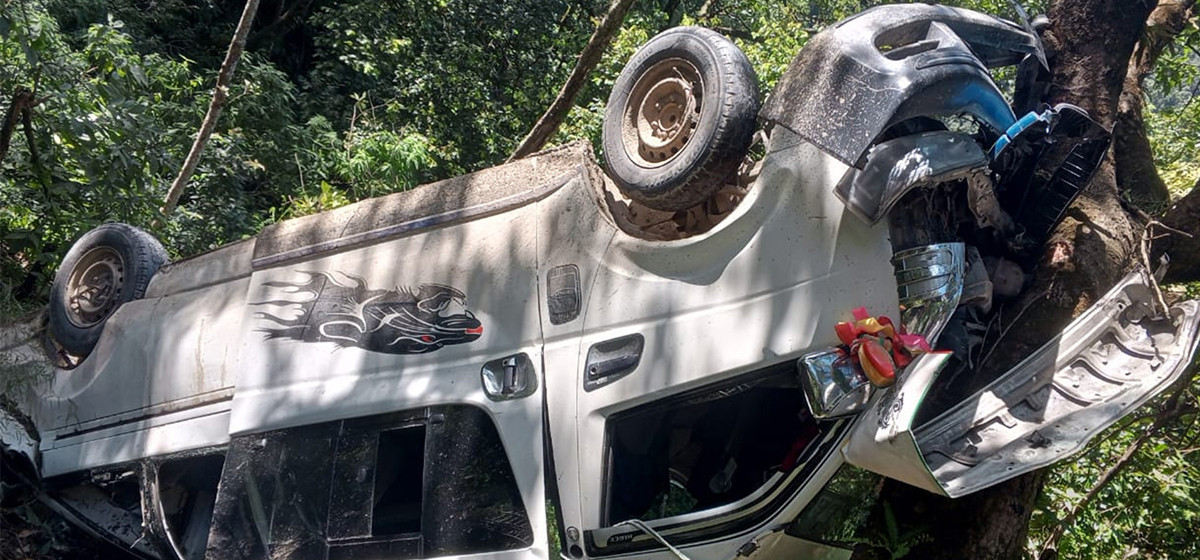 12 injured in microbus accident in Nuwakot