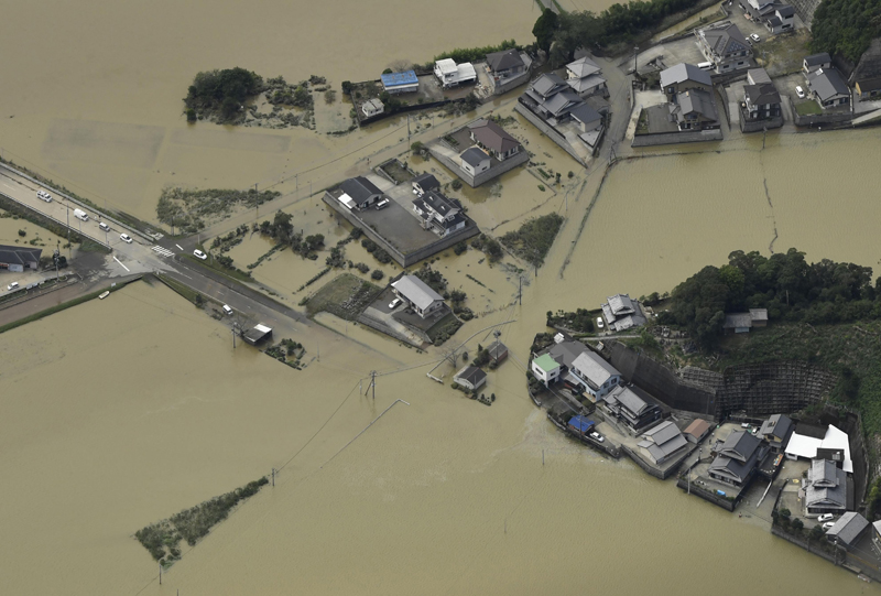 Typhoon causes serious flooding in southern Japan