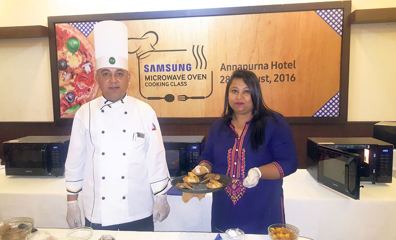 Samsung organizes microwave cooking class
