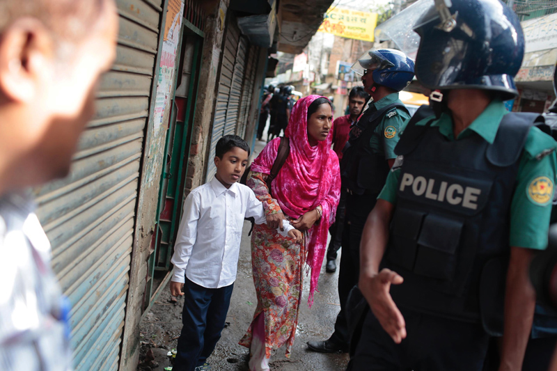 Bangladesh police say 9 militants killed in raid in Dhaka