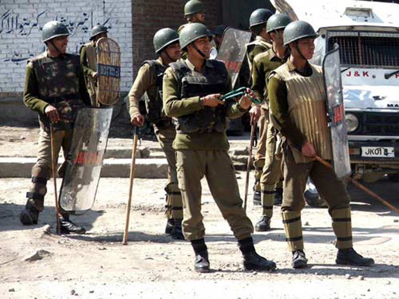 Despite anti-India protests, Kashmiris seek police jobs