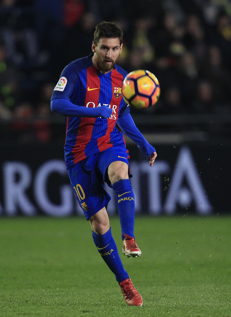 Lionel Messi saves Barcelona from 2nd straight loss