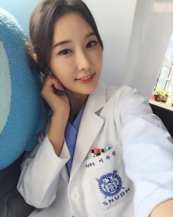 48-year-old Korean dentist stuns internet with youthful appearance