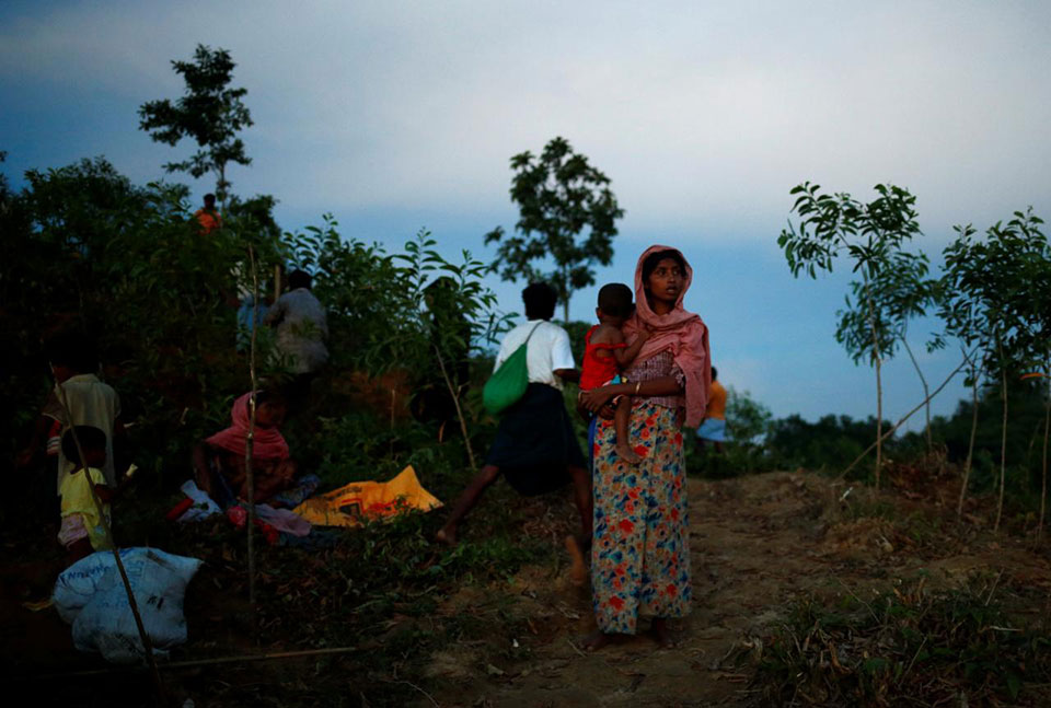 Bangladesh warns Myanmar over border amid refugee crisis