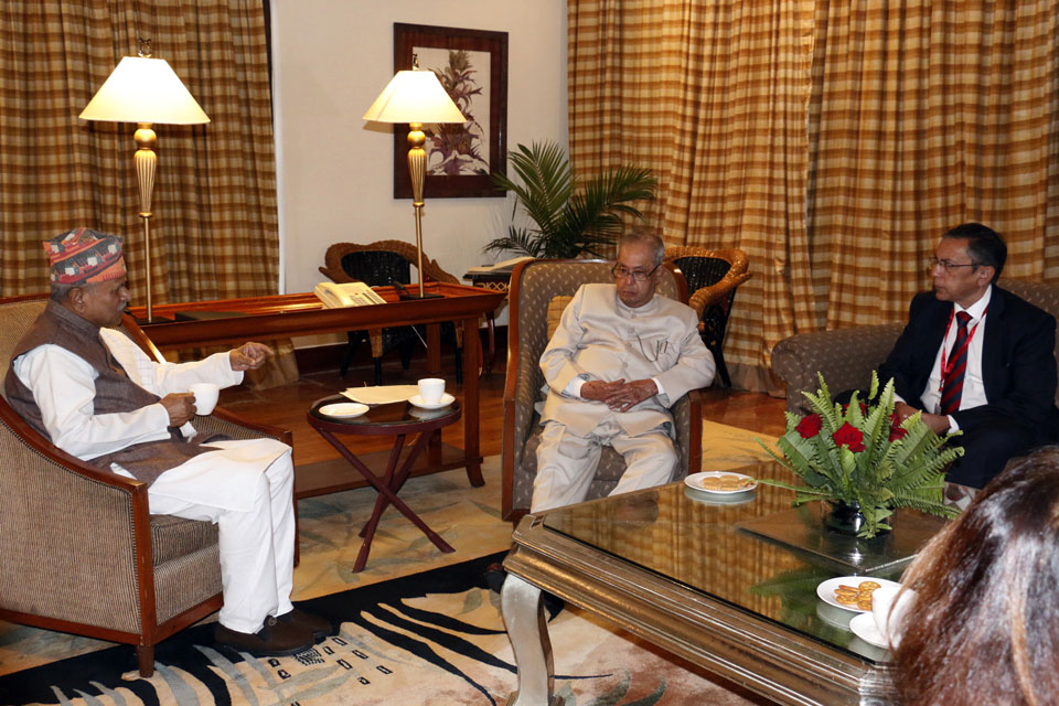 Former Prez Yadav meets Indian Prez Mukherjee
