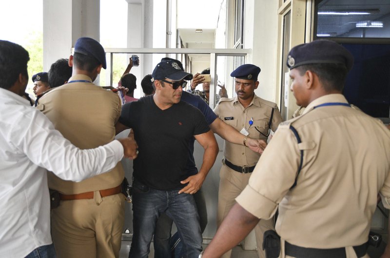 Fans dance as India court grants bail to Bollywood superstar