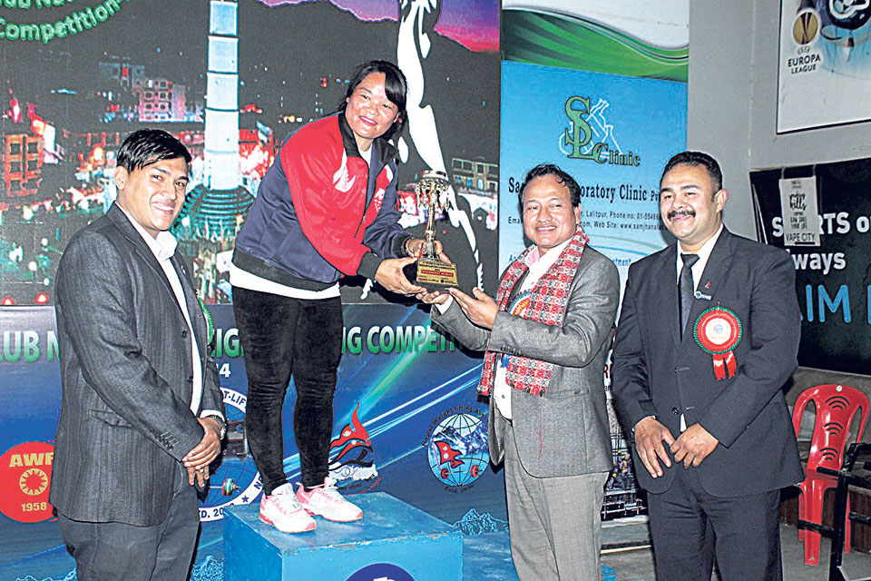 Tara Devi Pun betters her national record, wins strongest woman title