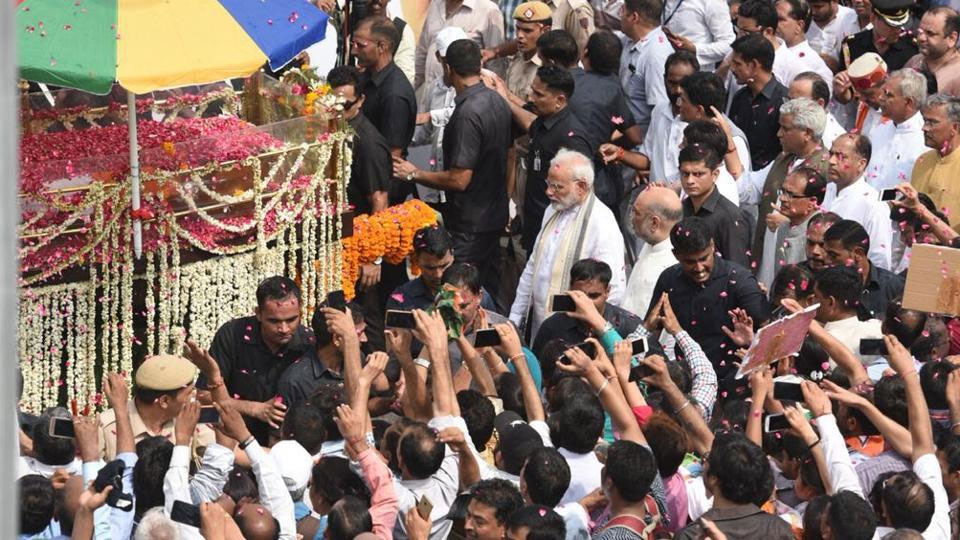 Former Prime Minister Atal Bihari Vajpayee cremated with state honor