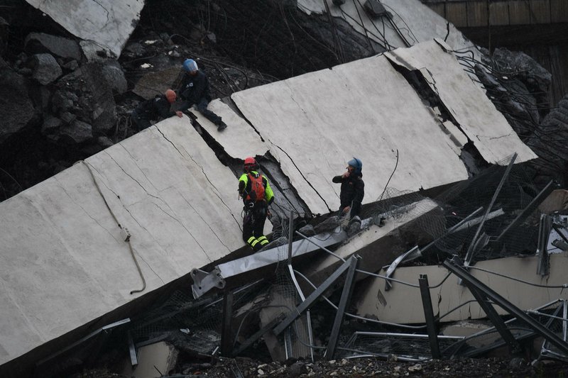 Cars plunge as highway bridge collapses in Italy; 22 dead