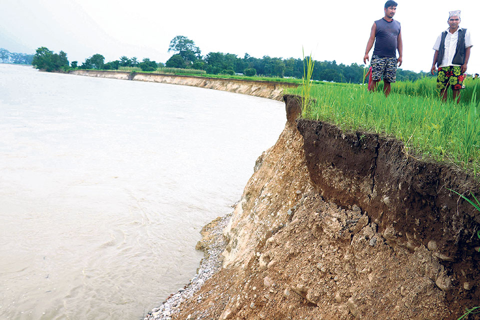 With no embankments, Rapti River makes more people homeless
