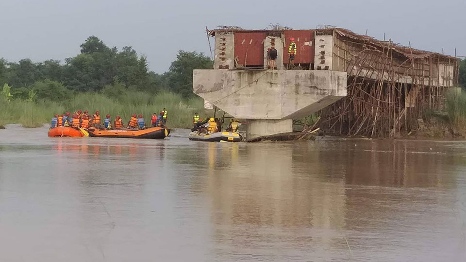 Update: Rautahat boat capsize: 2 dead,21 rescued, 3 missing (photo feature)