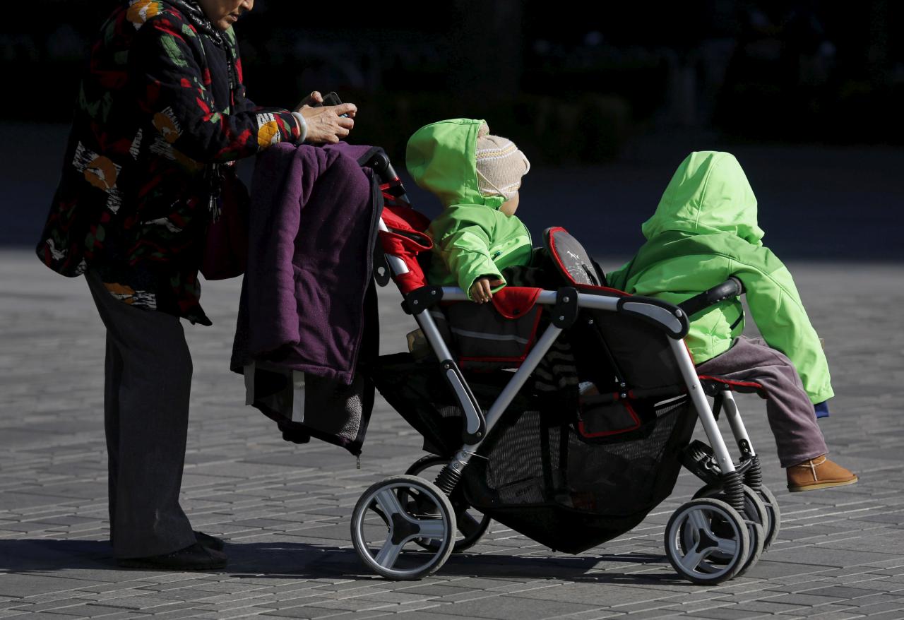 China paves way to end family planning policy