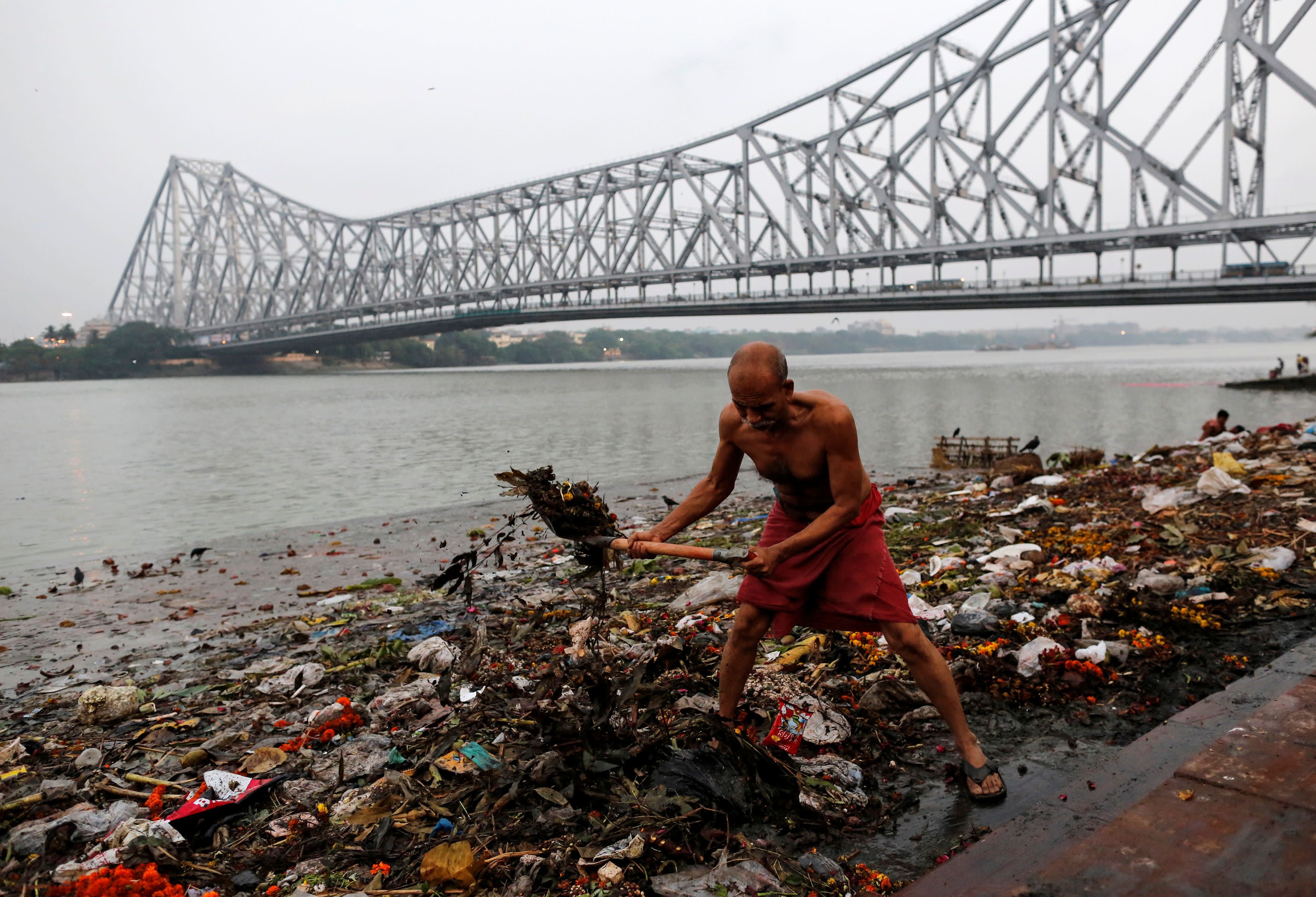 Pollution in India's holy Ganges makes it toxic
