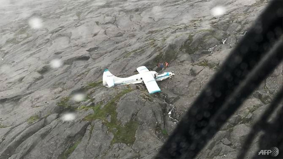 Eleven hoisted from Alaska plane crash