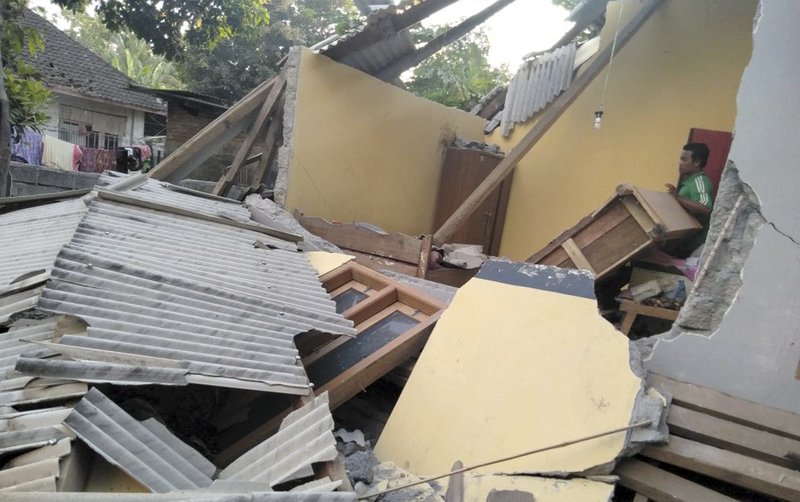 UPDATE: At least 10 dead, 40 hurt as 6.4 quake hits Indonesia island