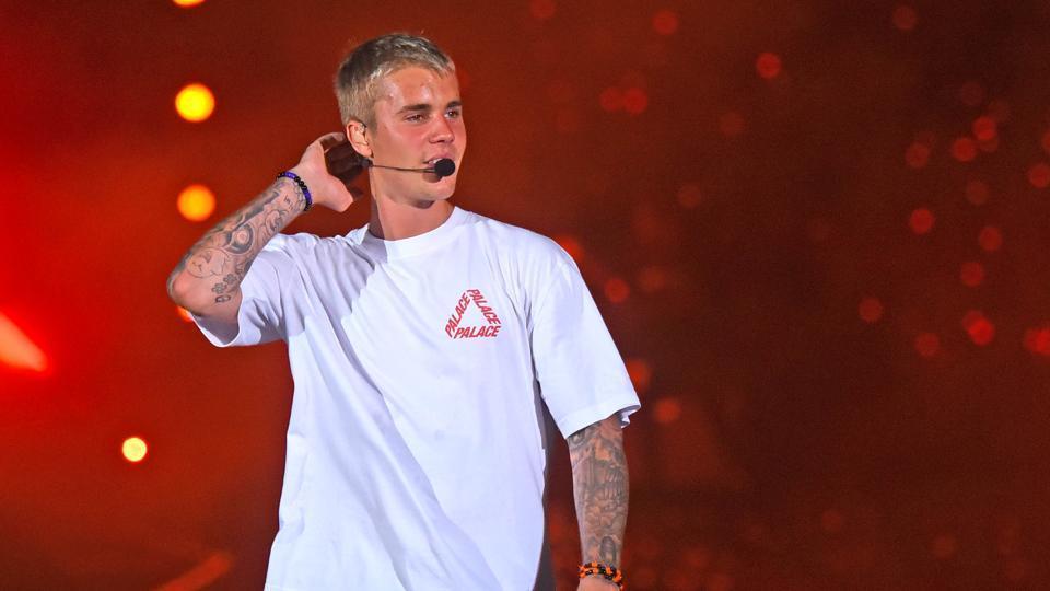 Justin Bieber skips depositions to hang out with girlfriend, loses right to defend himself in court