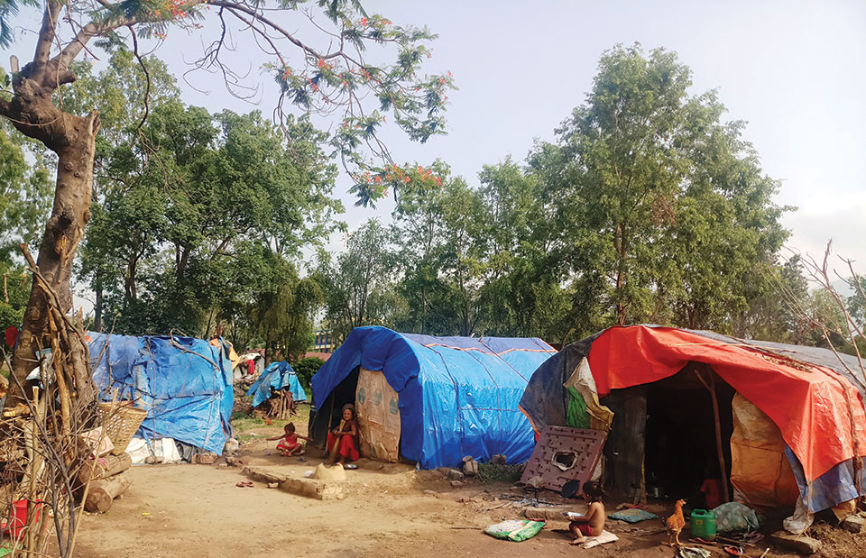 Flood victims still awaiting under tents for relief
