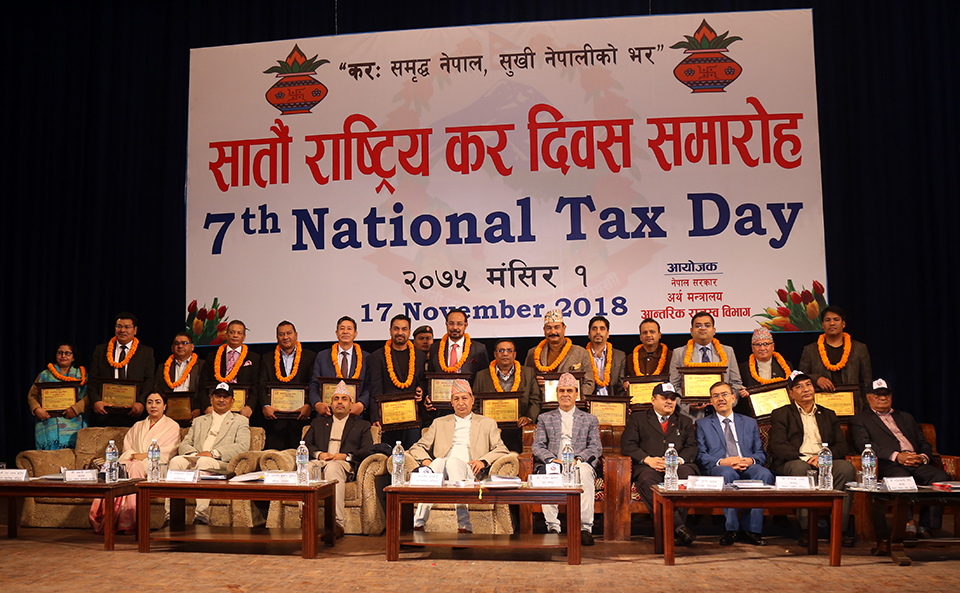 Government felicitates country’s largest taxpayers