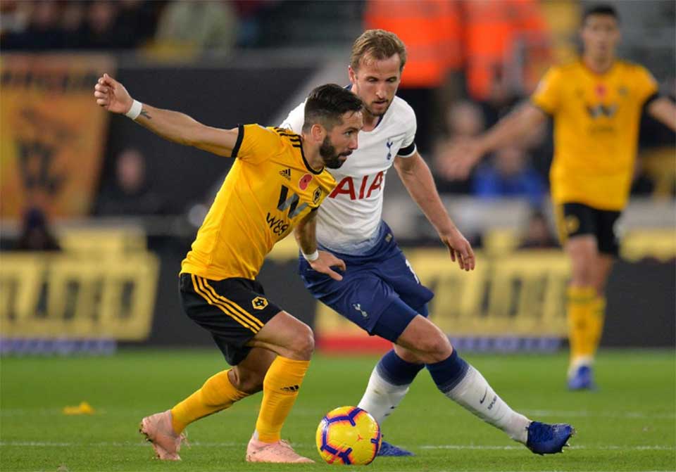 Nervy Spurs hang on to win at Wolves