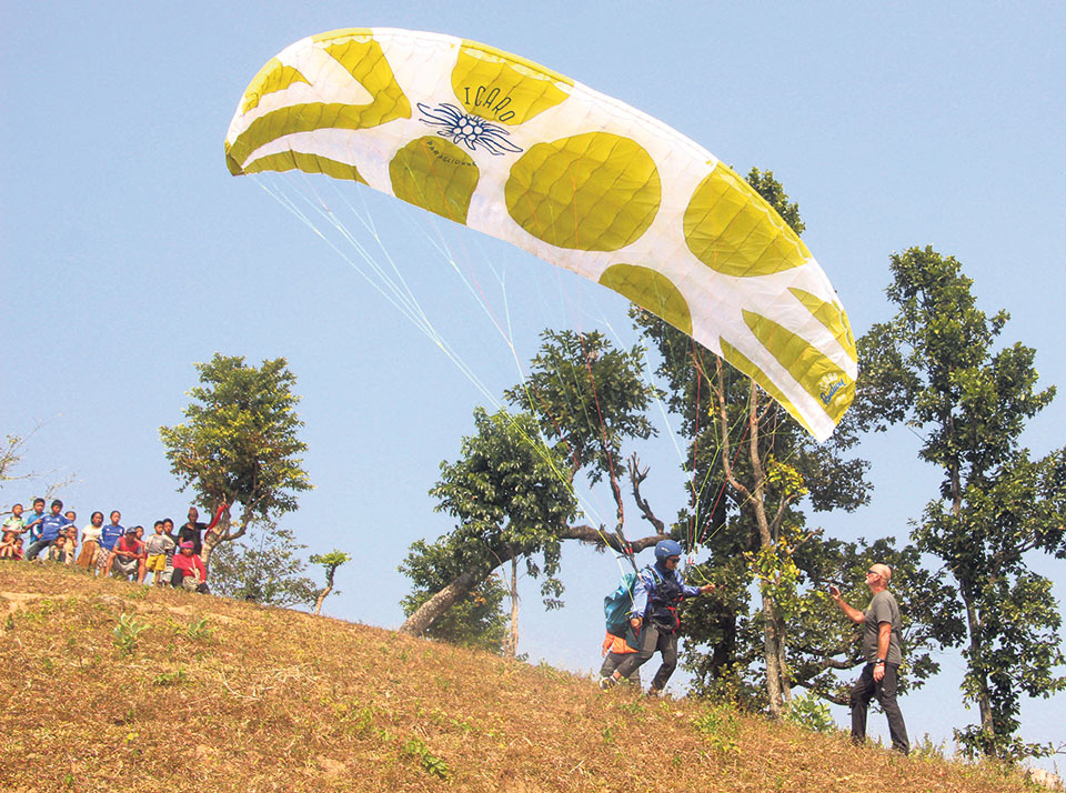 Belaka Municipality provides subsidy for paragliding course