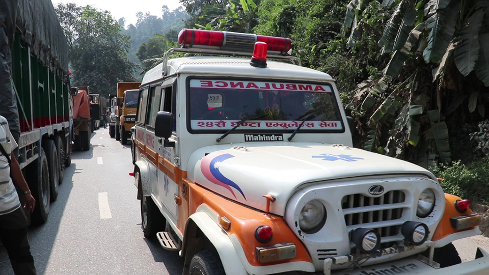 Ambulance caught in traffic jam, patient dies