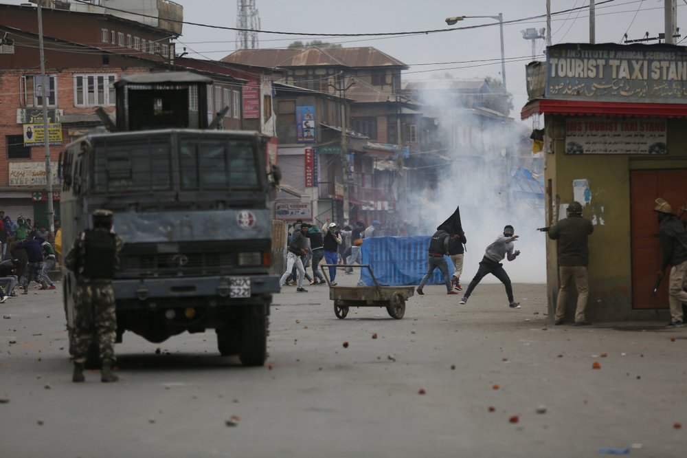 Fighting in Kashmir’s main city leaves 3 combatants dead