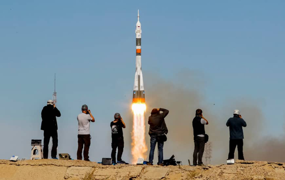 Russian space rocket fails in mid-air, two-man U.S.-Russian crew lands safely