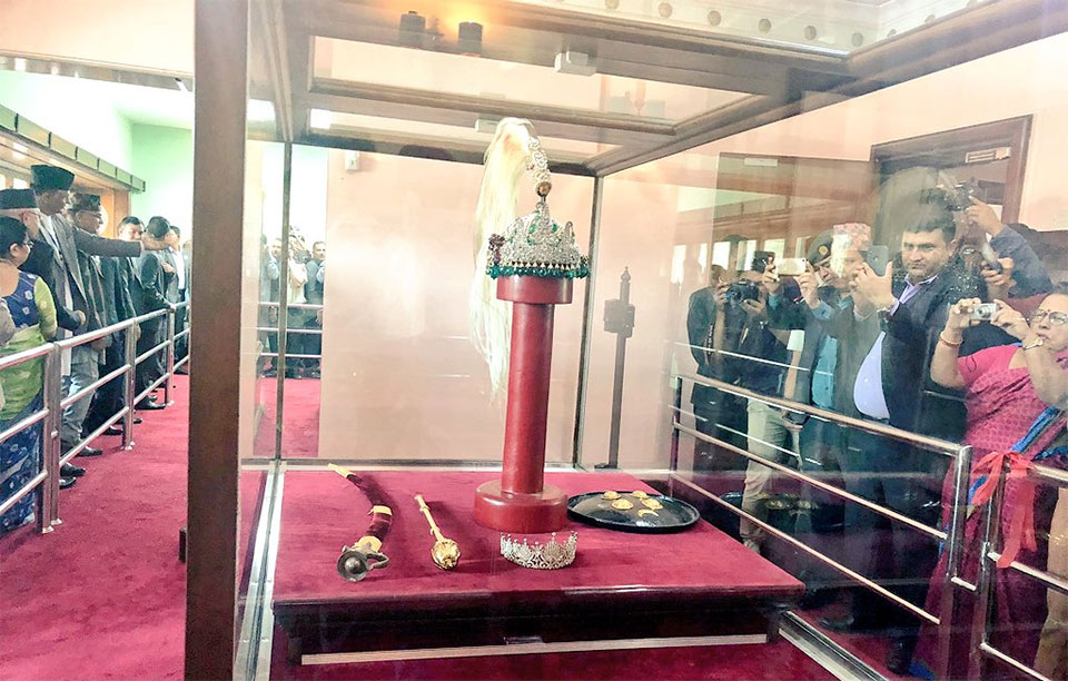 Royal crown now on public display