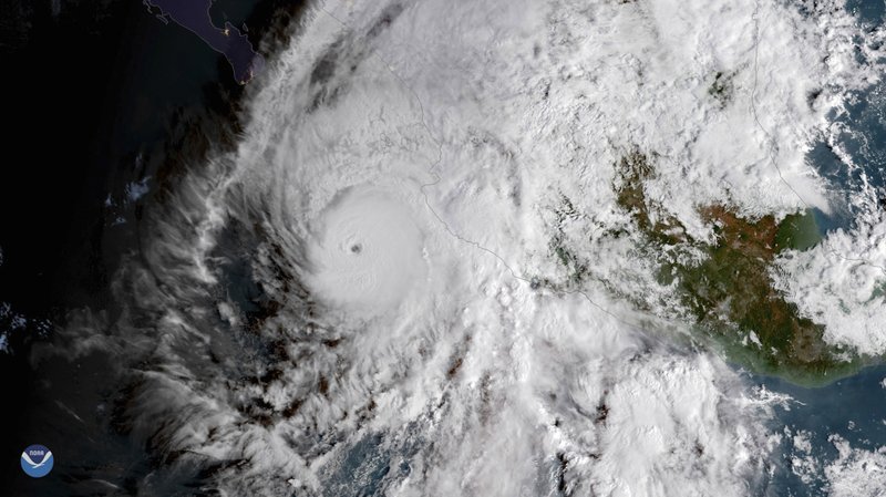 Dangerous Cat 4 Hurricane Willa closes in on Mexico coast