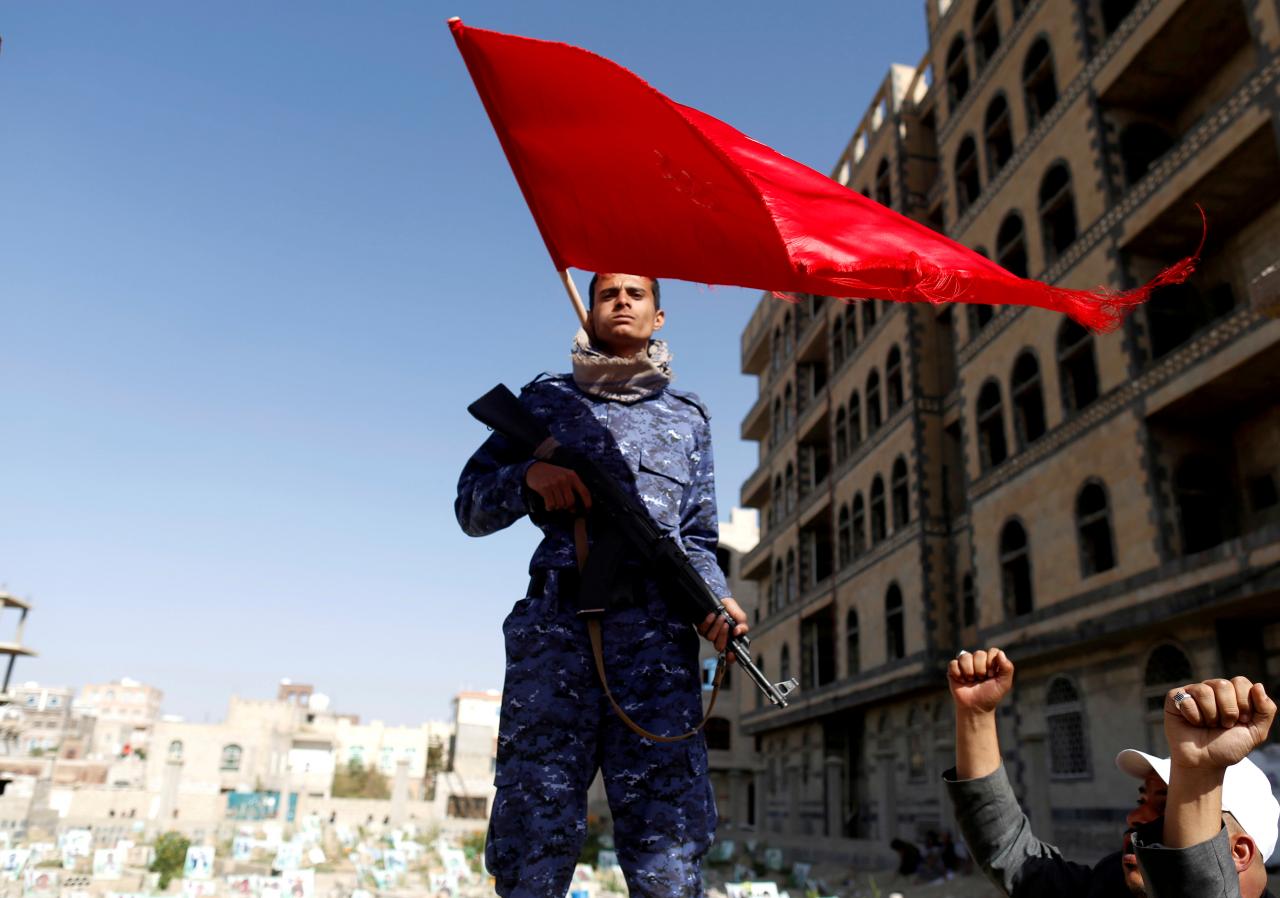 Saudi-led coalition masses troops near Yemen's Hodeidah as pressure mounts to end war