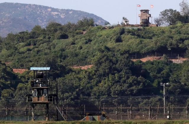 South Korea begins removing mines, expects North to do same
